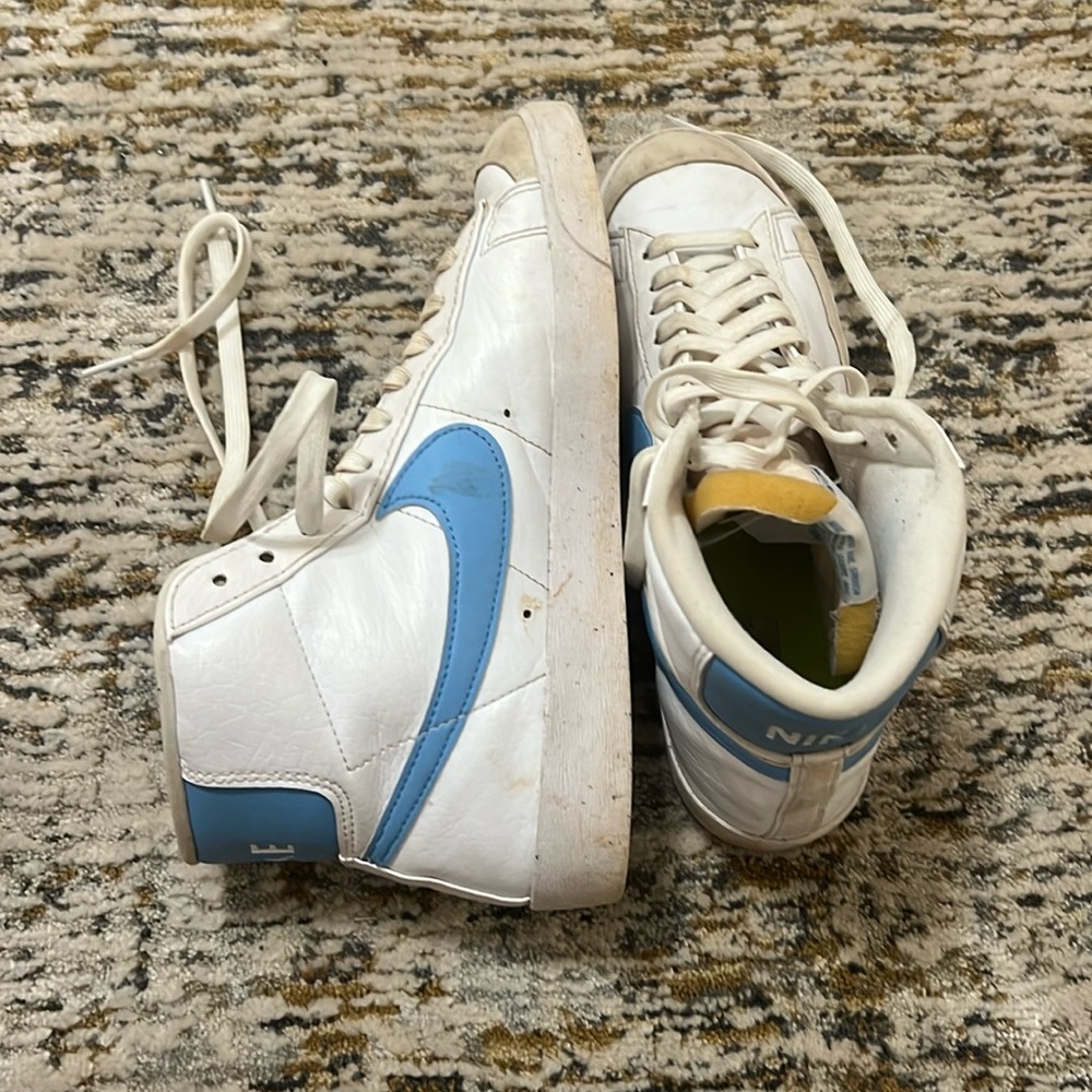 Nike shoes. Good condition. Needs a little cleaning